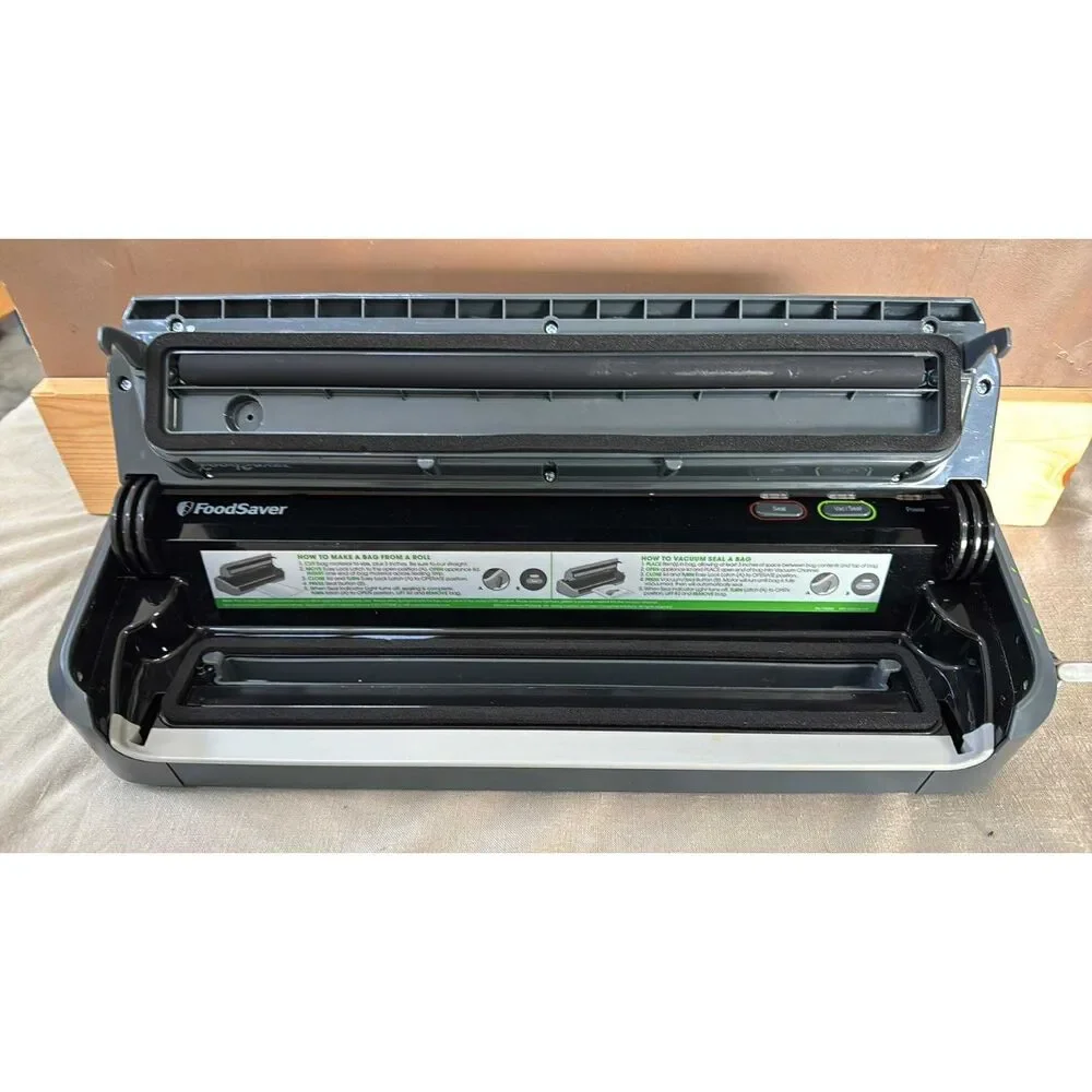 Foodsaver FM 2000 Vacuum Sealer Machine With Bags